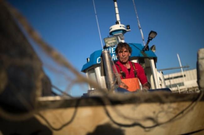 Juan Camacho at the bow of his fishing boat in waters that are part of the Doñana natio<em></em>nal park